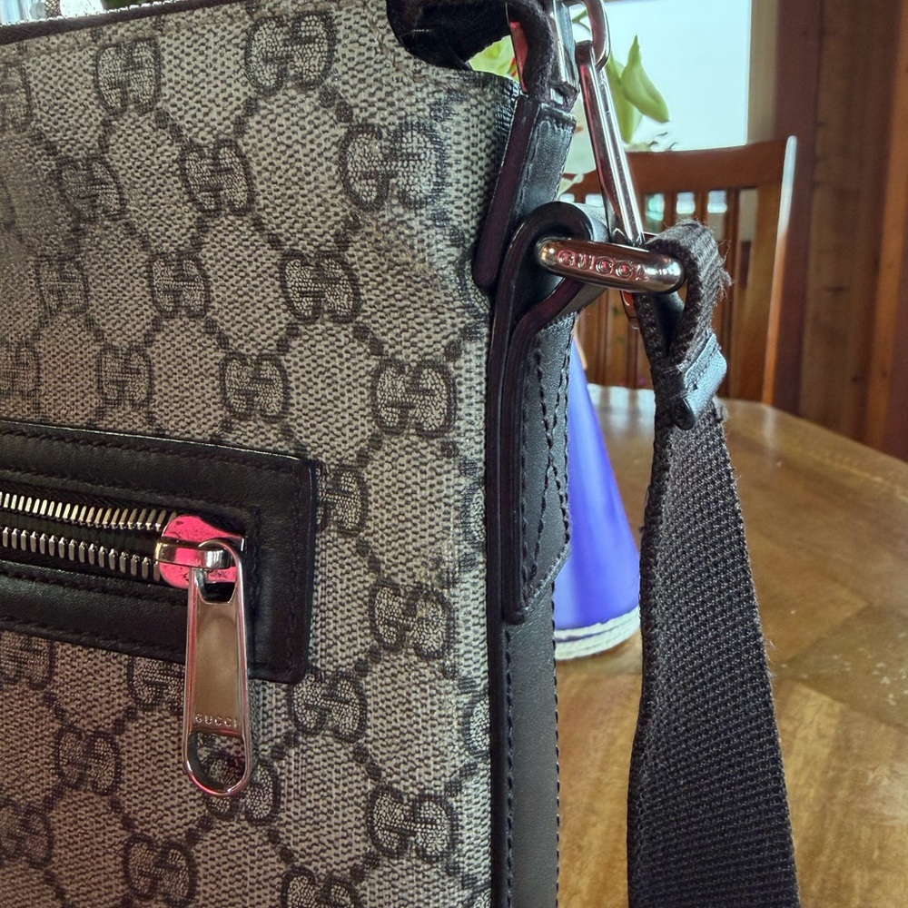 Gucci Supreme Beige and Black Monogram Shoulder Bag - Picture 3 of 10